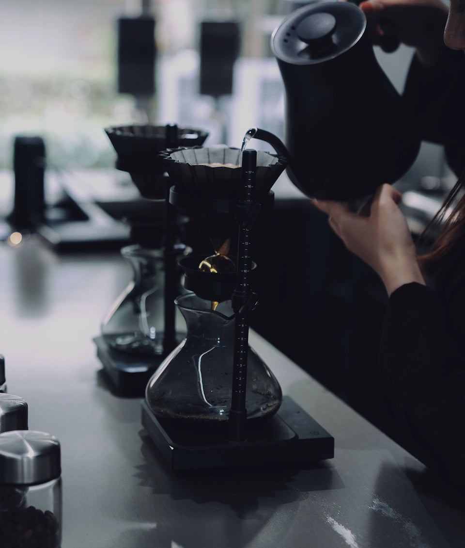 コーヒー豆が並ぶX coffeeの棚